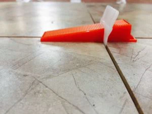 Будівництво інструментів для вирівнювання плитки з пластикових плит